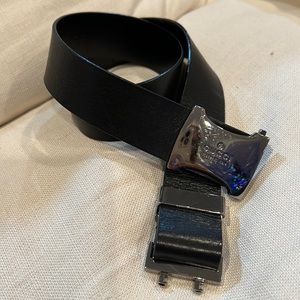 Black leather adjustable Gucci belt